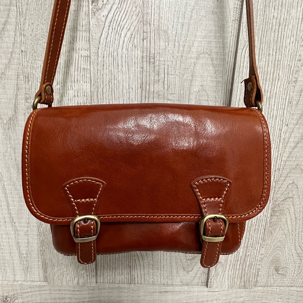 Pampora Leather Crossbody Bag